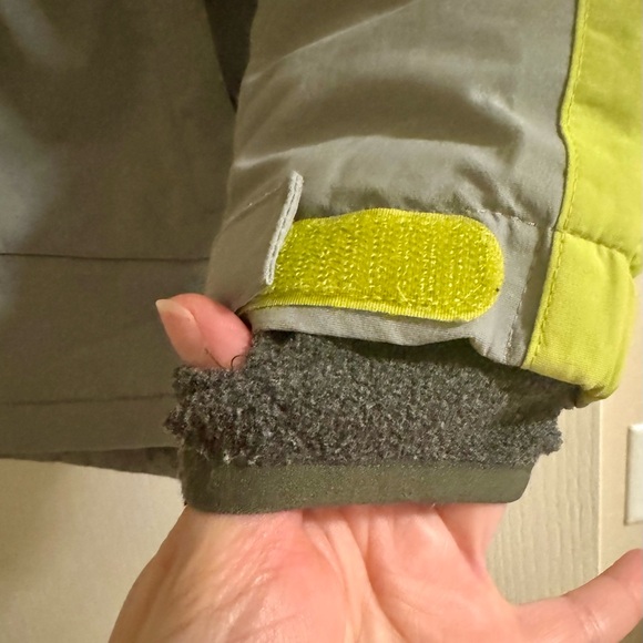 Kids winter jacket. Kids snow jacket. Size M (10-12), brand Lands End. - Picture 6 of 12